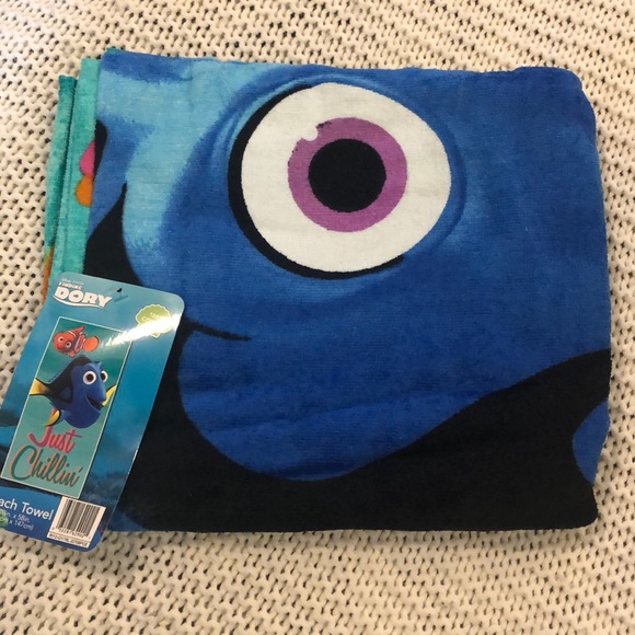 NWT Finding Dory Beach Towel - Picture 1 of 3